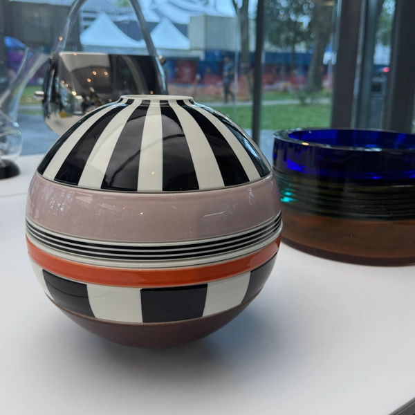 red-dot-museum-dishes