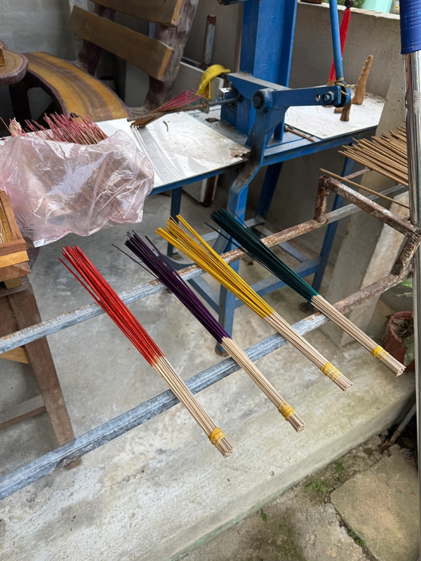 coloured-wooden-sticks-for-incense