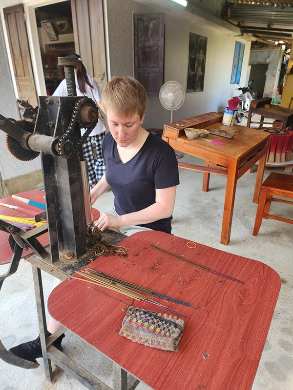 making-incense-sticks-by-machine