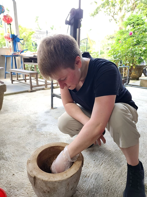 mixing-the-incense-powder-incense-making-workshop-hoian