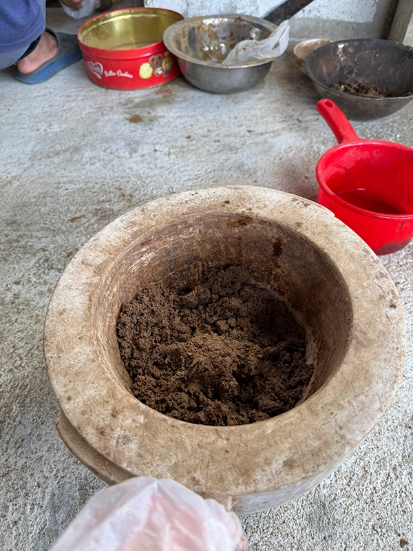 mixing-the-incense-powder