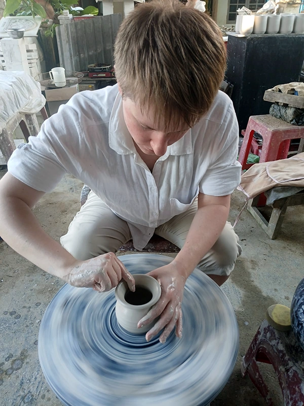 shaping-the-candle-holder-pottery-wheel