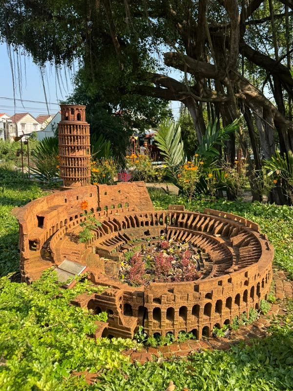 thanh-ha-terracotta-park-colosseum-rome