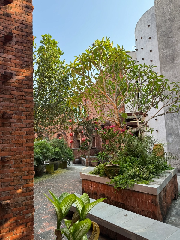 thanh-ha-terracotta-park-museum-courtyard