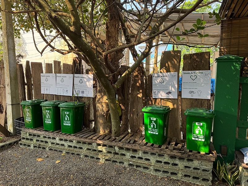 trash-bins-for-different-plastics
