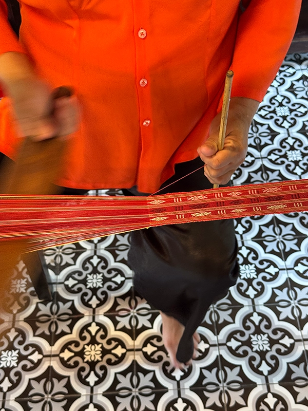 weaving-brocade-bands-silk-village-hoian