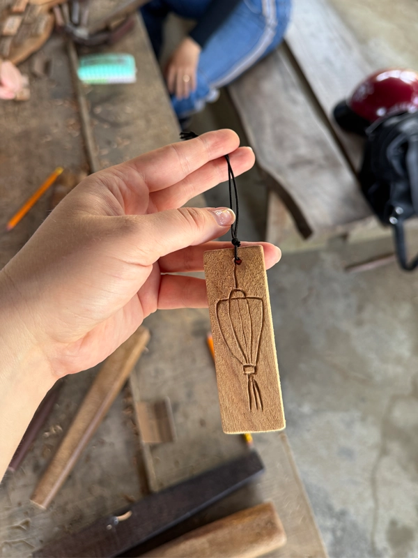 woodcarving-workshop-keychain-with-lantern