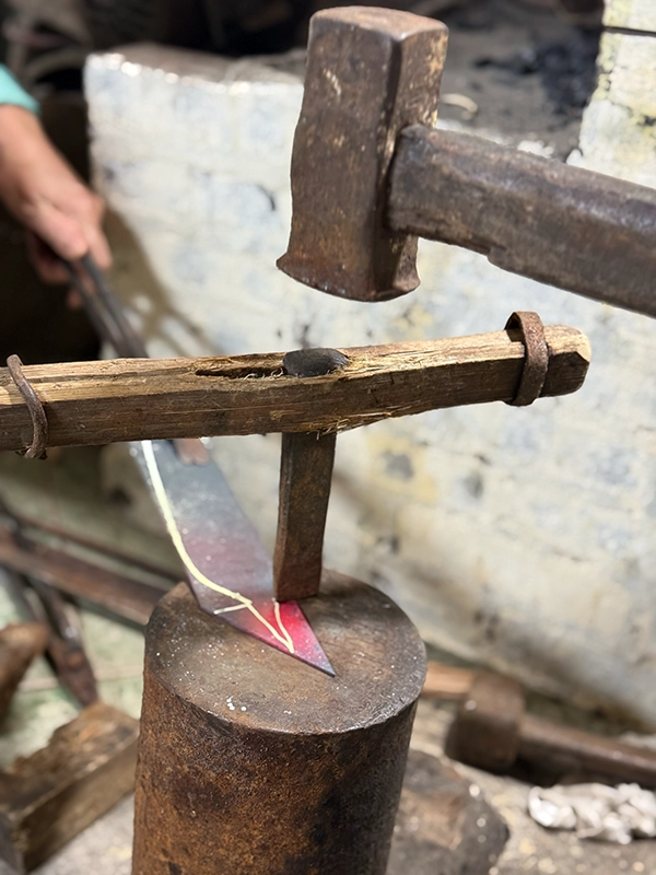 cutting-out-the-knife-blade