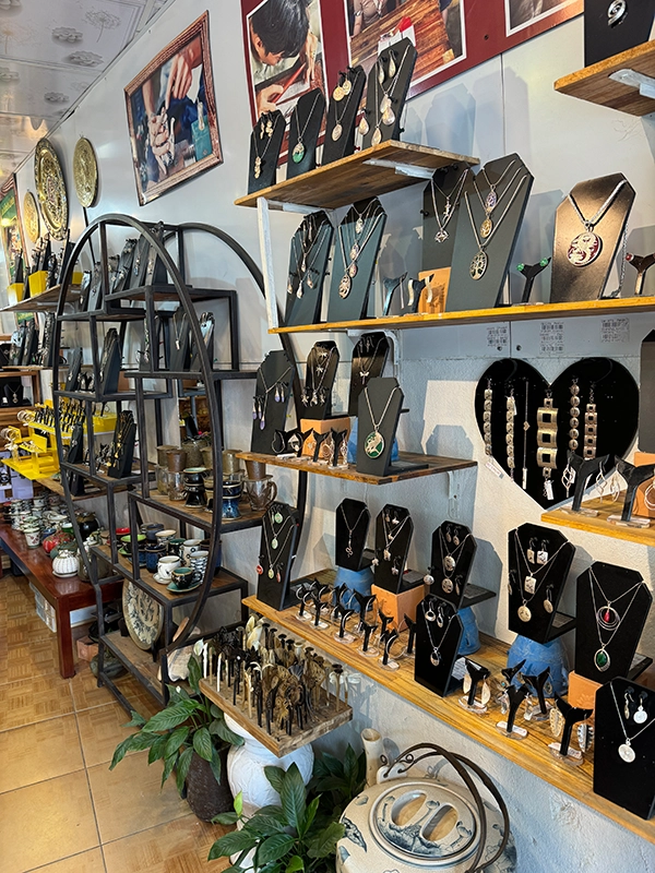 jewellery-souvenirs-hoi-an