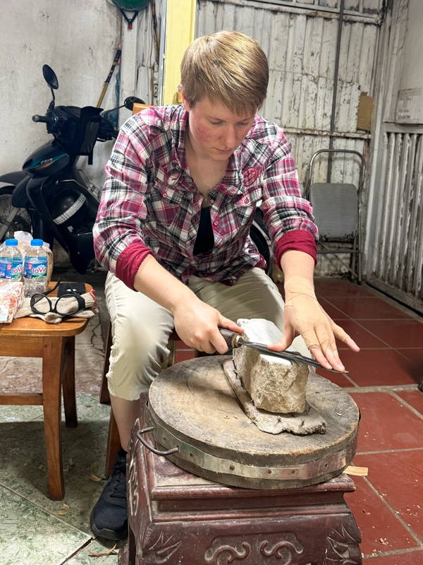 knifemaking-workshop-hanoi-knife-sharpening