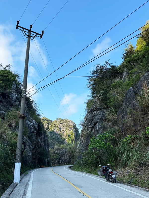 road-to-cat-hai-village-cat-ba