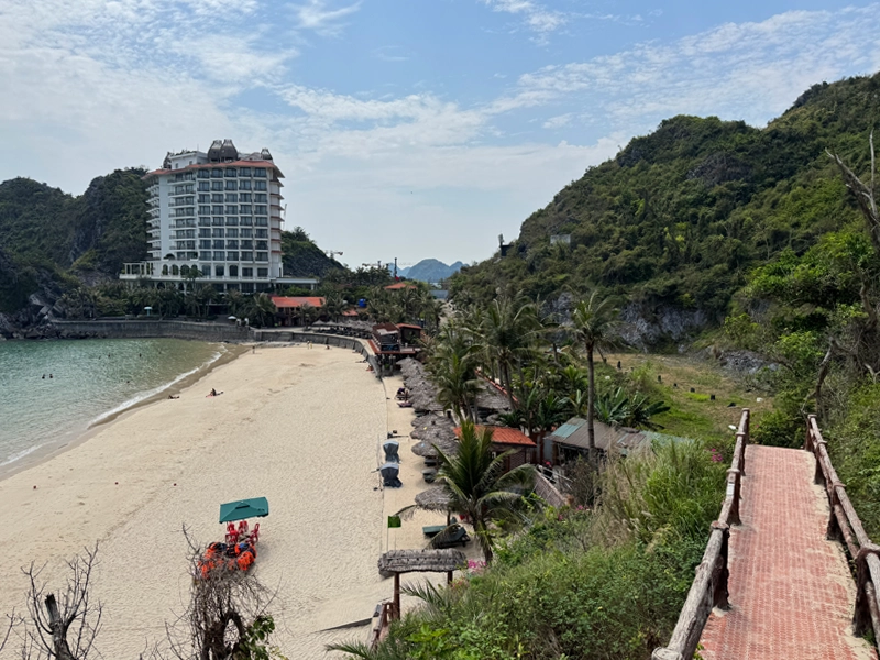 rock-trail-cat-ba-end