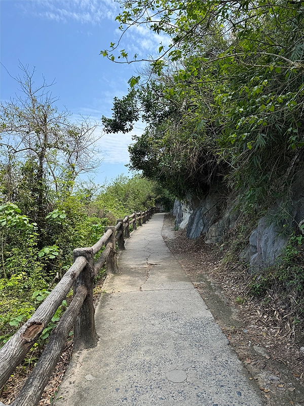 rock-trail-cat-ba-start