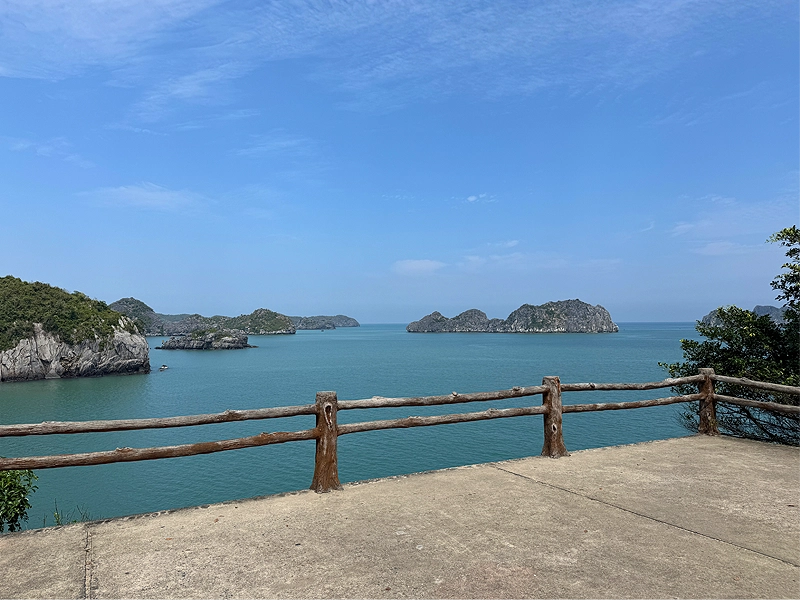 viewing-platform-rock-trail-cat-ba