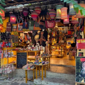 where-to-buy-souvenirs-in-hoian