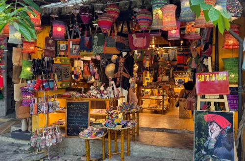 where-to-buy-souvenirs-in-hoian