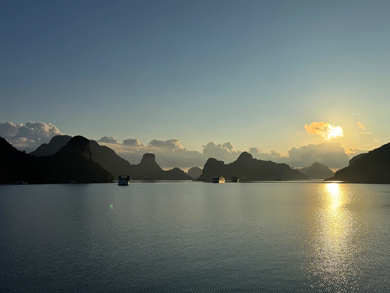early-sunrise-on-cat-ba