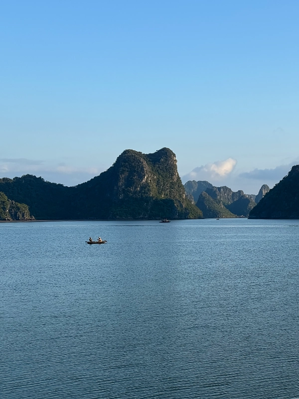fishing-boat-ha-long-bay