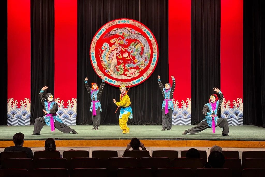 monkey-king-fights-henchmen