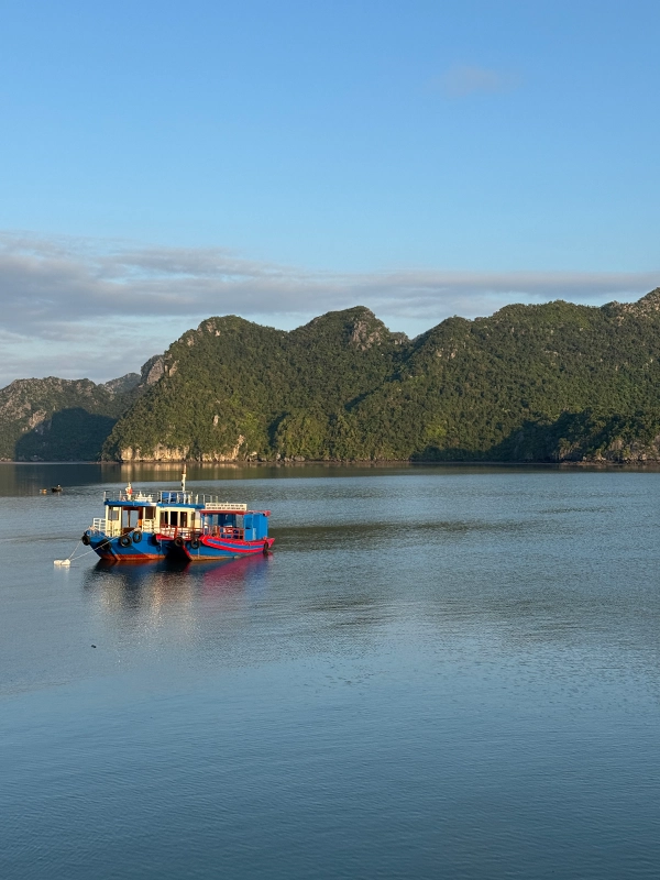small-boats-at-sunrise-ha-long-bay