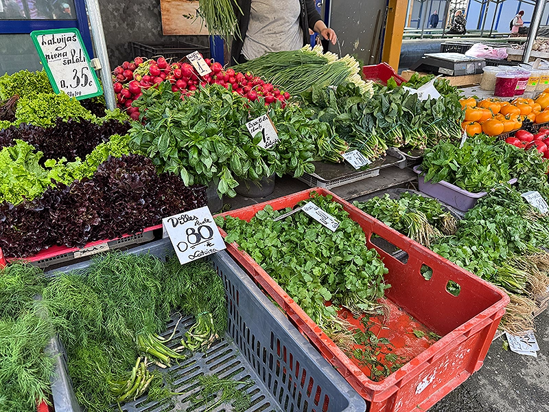 fresh-herbs-riga-central-market