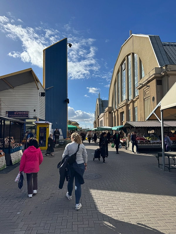 riga-central-market-outside-area